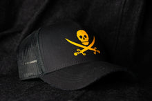 Carica l&#39;immagine nel visualizzatore di Gallery, Snapback &quot;CAPTAIN&quot; Black/Yellow
