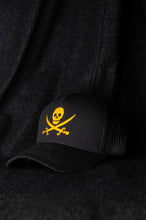 Carica l&#39;immagine nel visualizzatore di Gallery, Snapback &quot;CAPTAIN&quot; Black/Yellow
